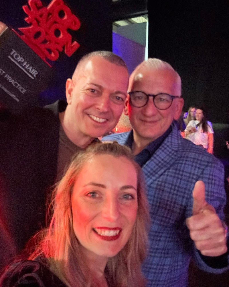 Patrick Kukuck mit Kunden bei der Verleihung des Top Hair Awards